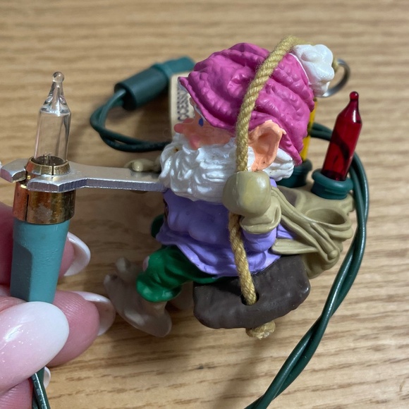 Vintage Hallmark North Pole Power & Light Lighted Christmas Ornament Works 1987 - Picture 2 of 5